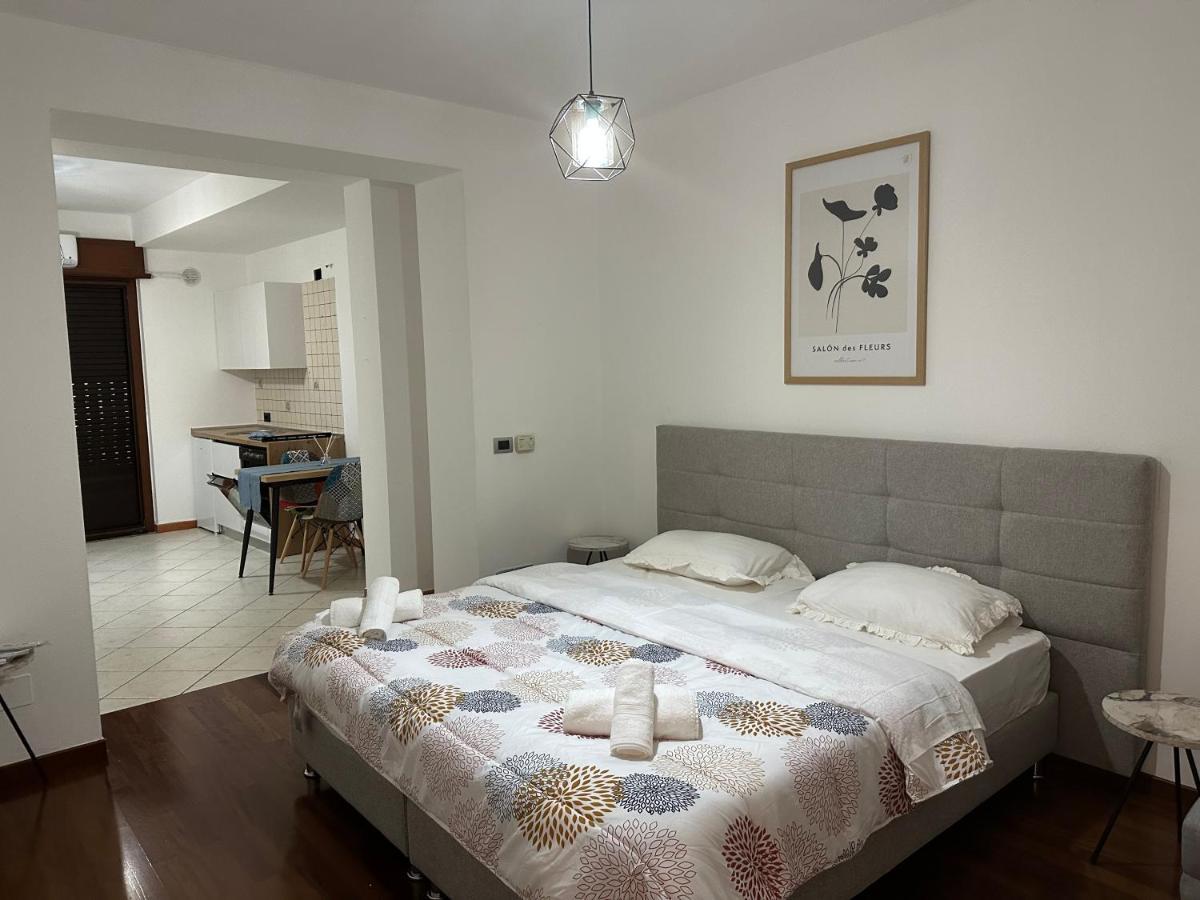 City Center Shkodra B&B מראה חיצוני תמונה