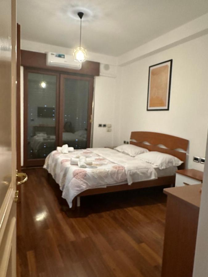 City Center Shkodra B&B מראה חיצוני תמונה